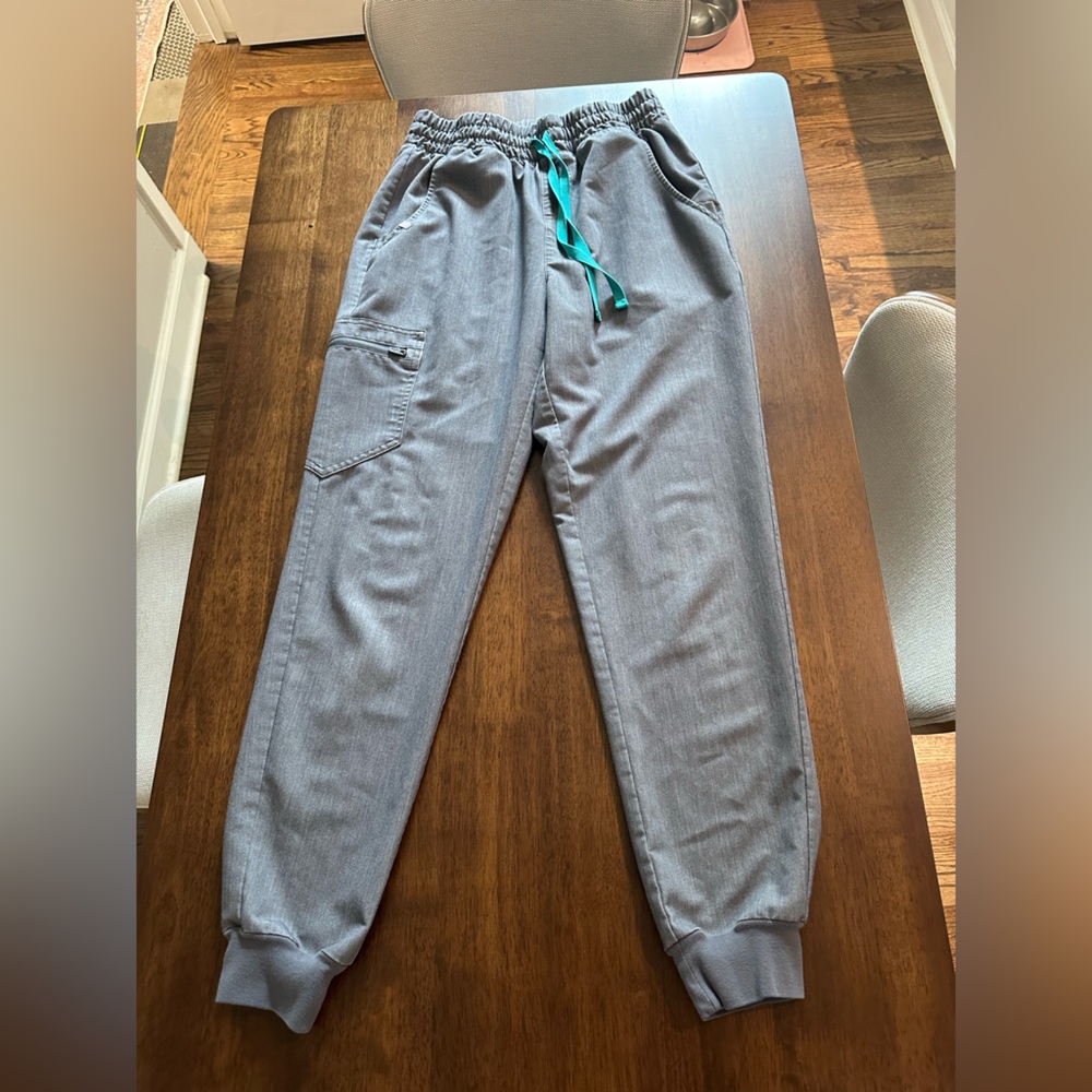 Figs High Waisted Zamora Jogger Scrub Pants in Graphite size Small